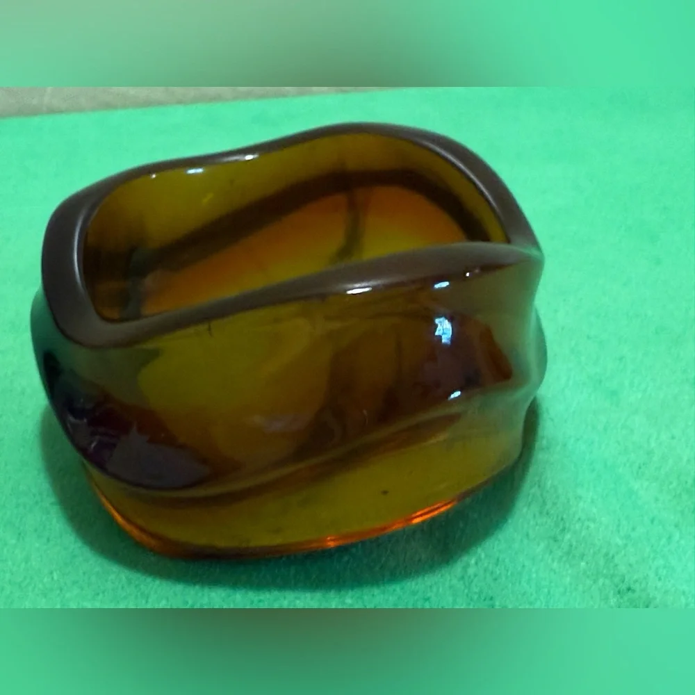 Vintage statement root beer  lucite bangle wavy wide